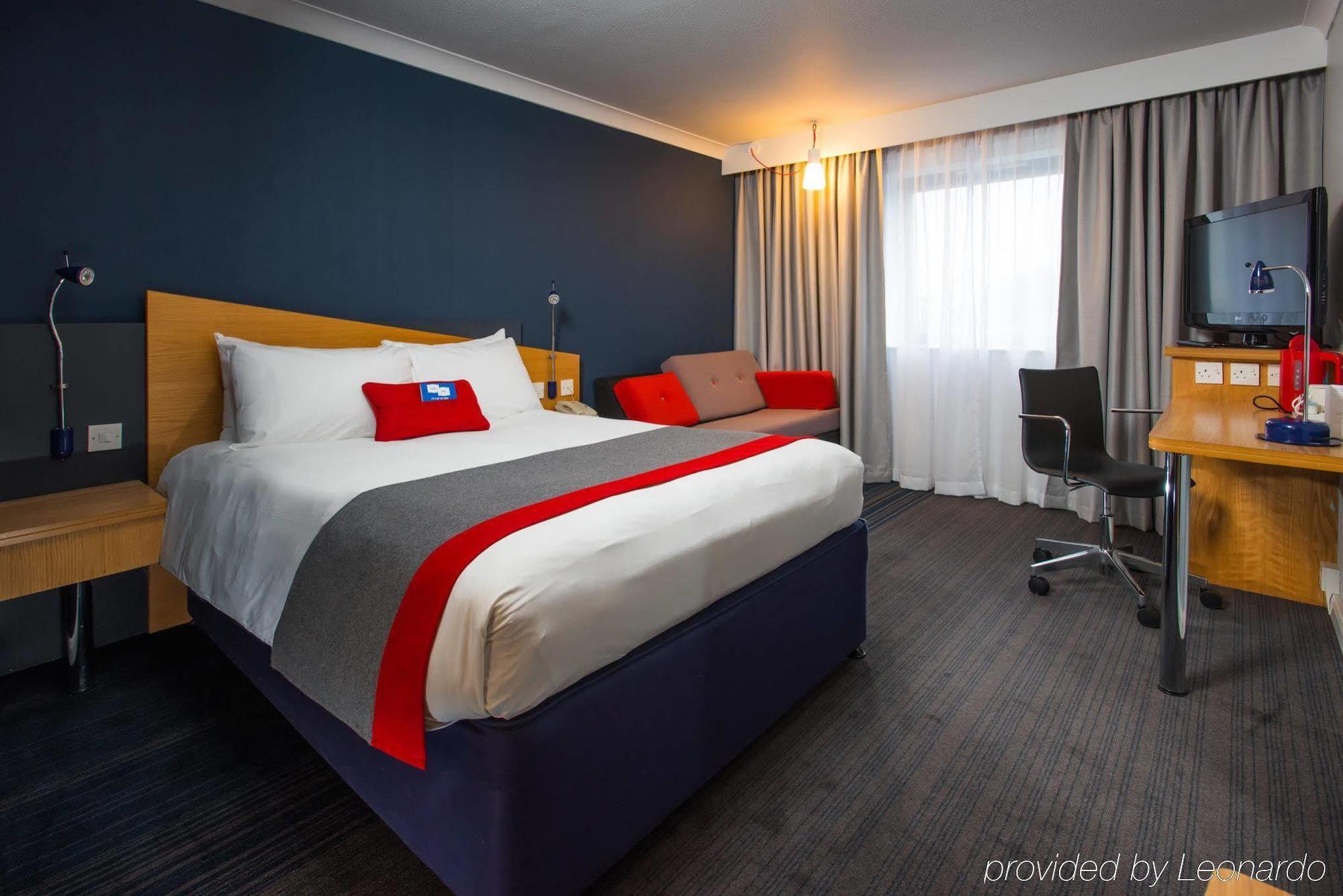 Отель Express - - Ctr Riverside By Ihg