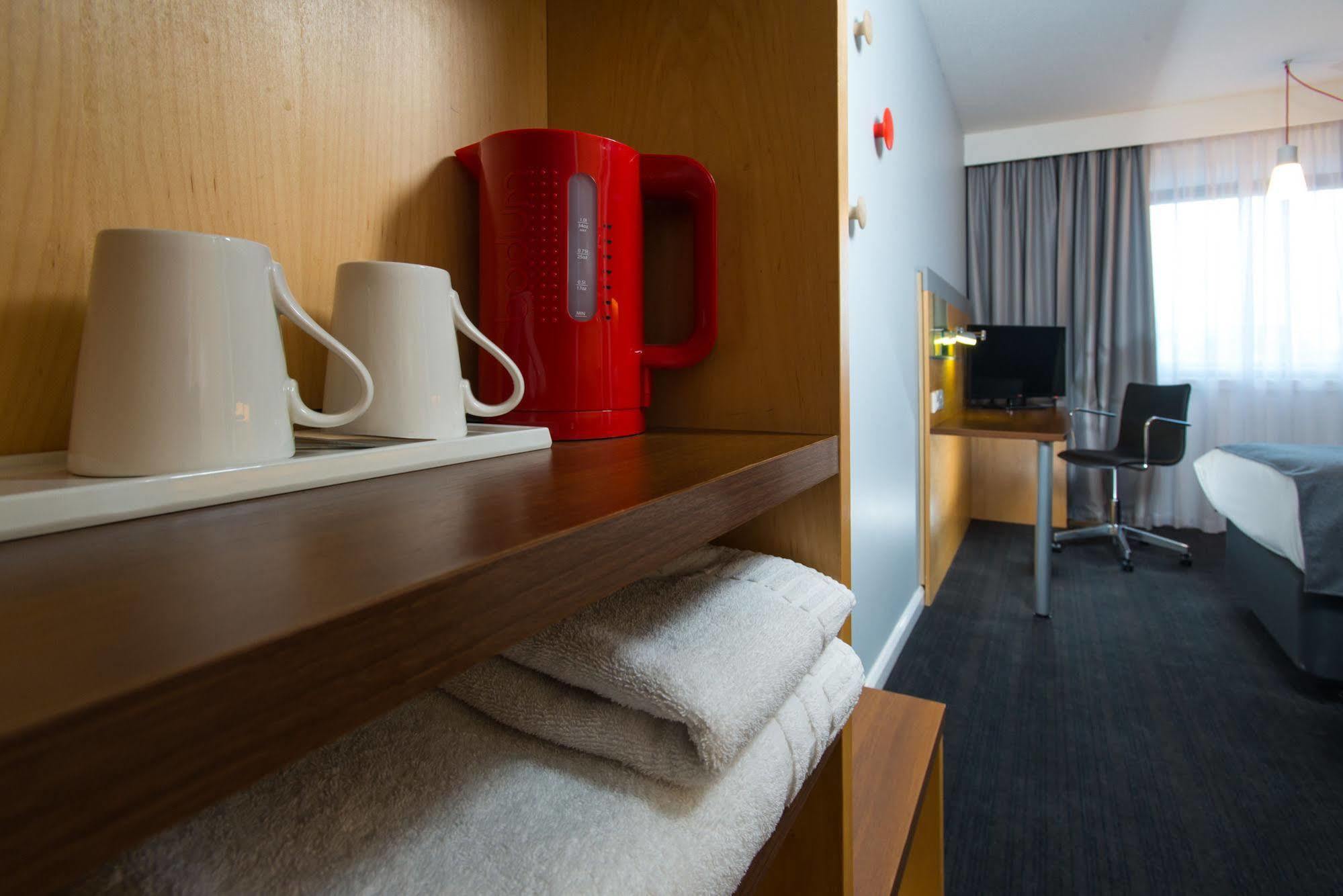 Отель Express - - Ctr Riverside By Ihg