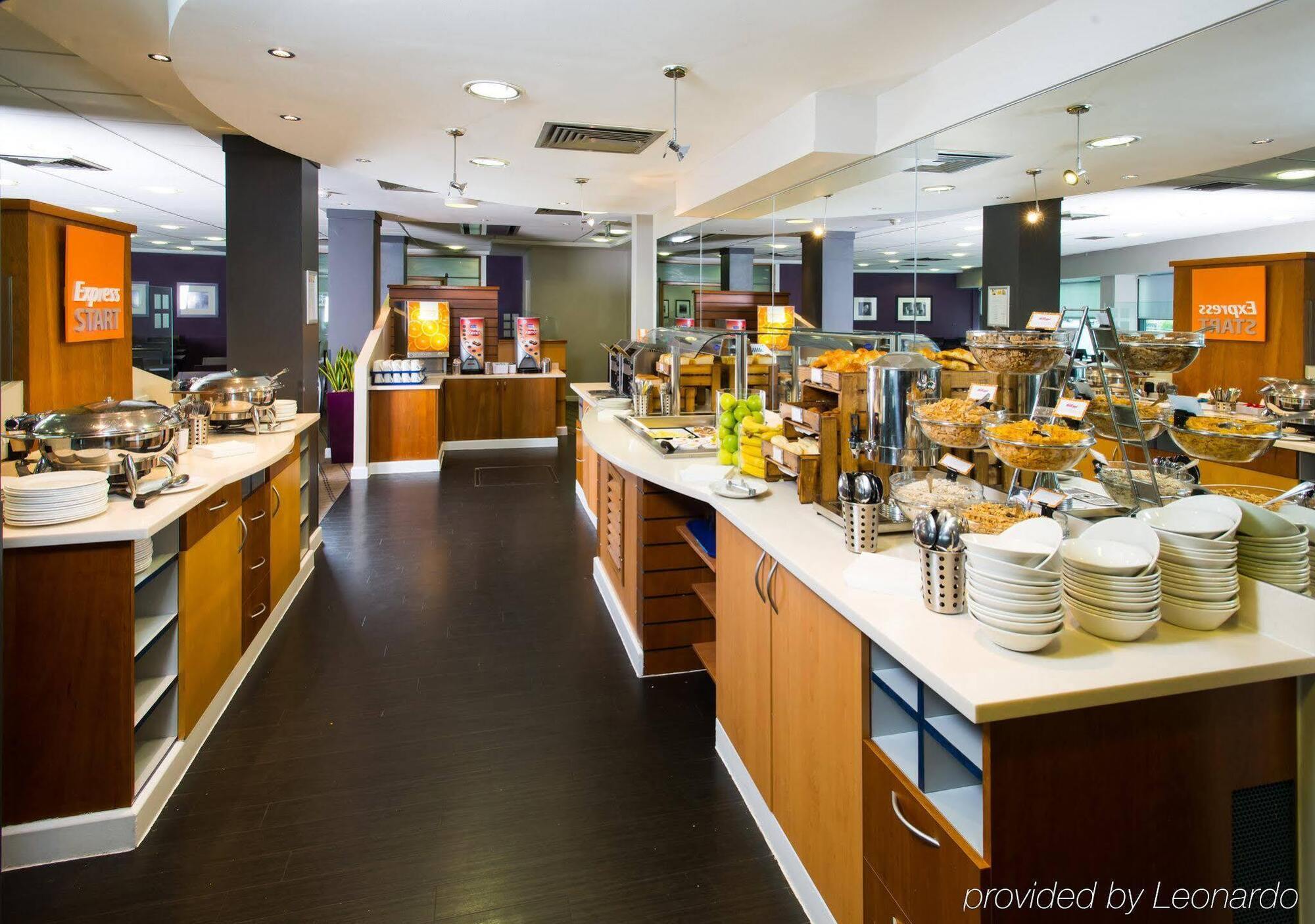 Express - - Ctr Riverside By Ihg Отель